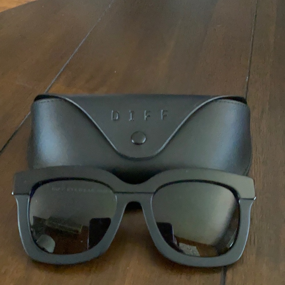 DIFF Eyewear Carson Sunglasses